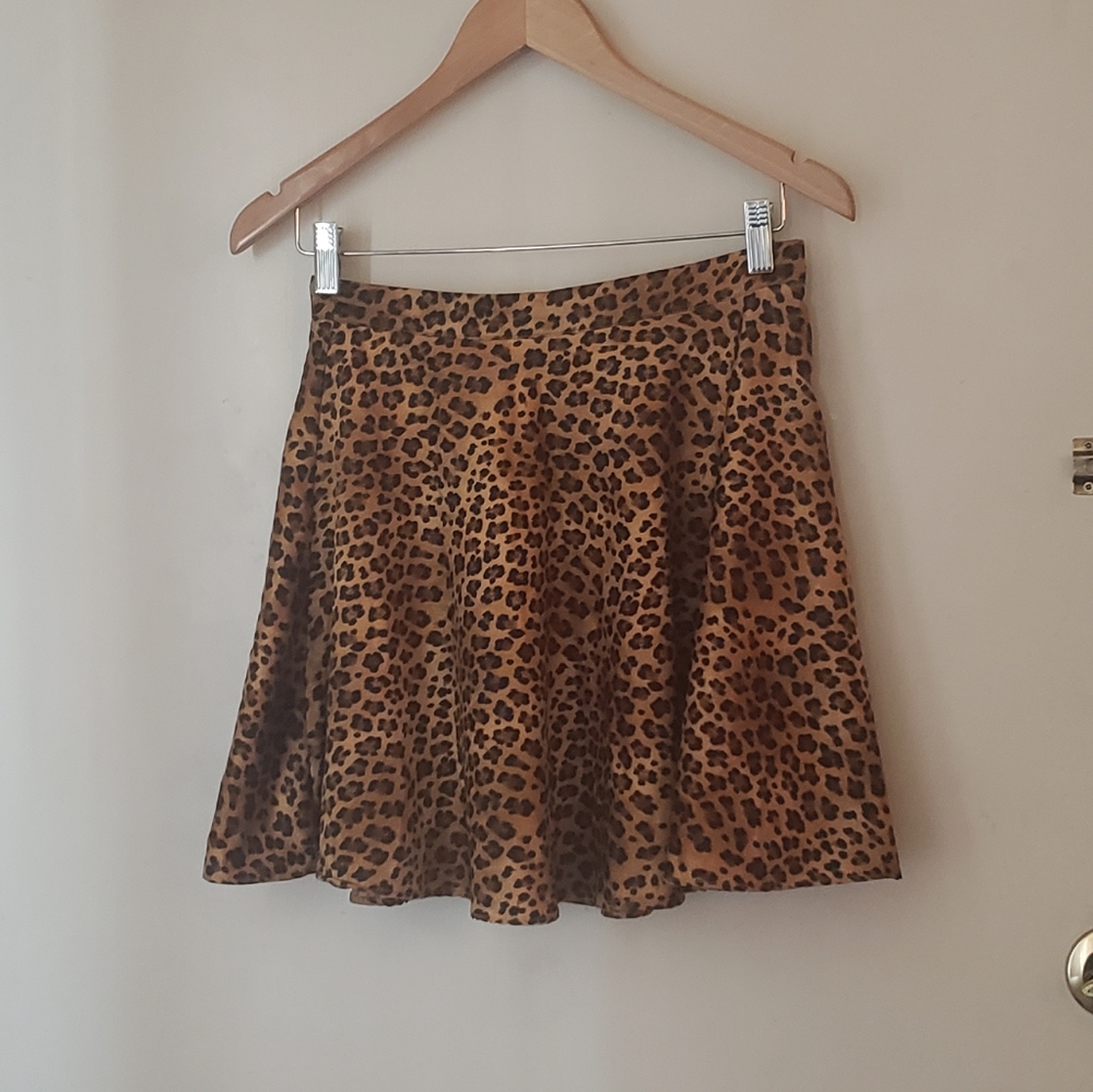 Mi Ami Leopard print Soft High Rise Mini Skirt Size Small